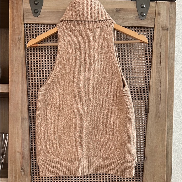 NWOT Cozy Tan Turtleneck Merino Wool Sweater Vest - Picture 5 of 7